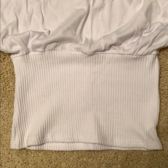 Cute white flutter sleeve top - Picture 3 of 3